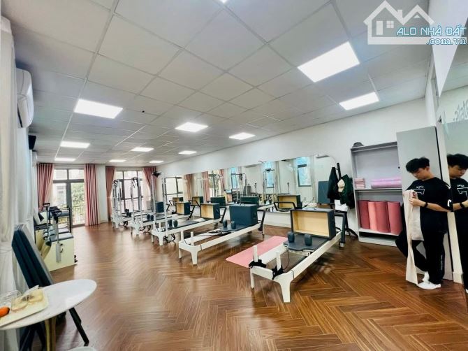 Bán biệt Thự  Quận Long Biên, 176m2, 4 tầng, mặt tiền 30m, giá 58 tỷ - 7