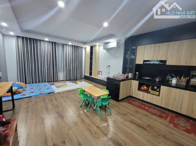 Cho thuê nhà ô tô, kd, vp Đường Láng, Đống Đa, 45m2, tầng thông sàn, 26 tr - 7