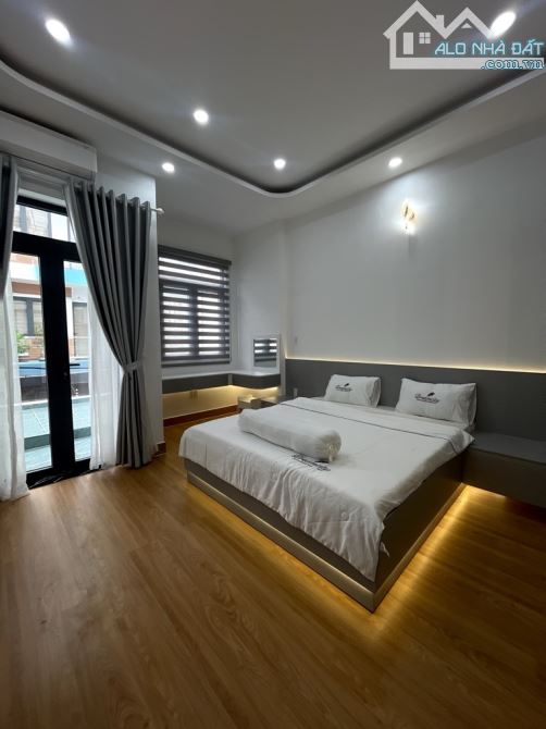 Nhà đẹp lung linh 3 tầng Q7 giá chỉ 6toi8 - 7