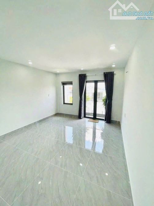 Bán nhà 1/ HẺM XE HƠI_ LÂM THỊ HỐ Q12_ 5 Tầng_tặng FULL NỘI THẤT_ DT sàn 180m2_ 6ty250 - 7