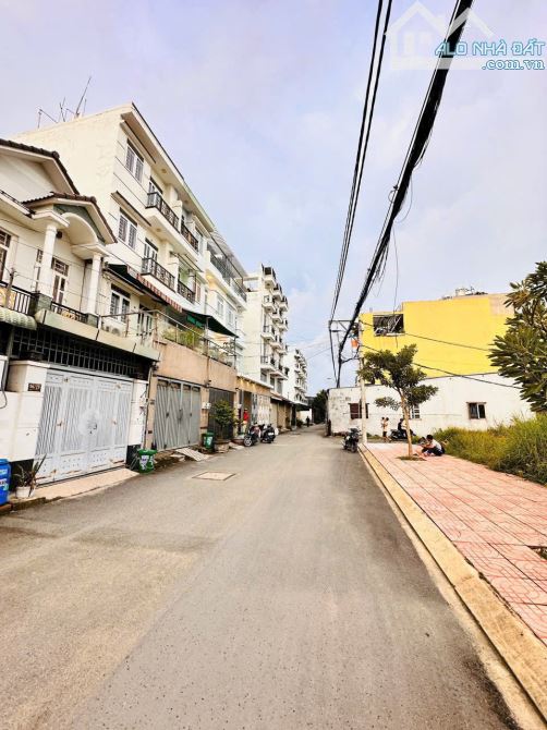 NHÀ MẶT TIỀN – ĐƯỜNG TX23, Q.12 – 3 LẦU, 2 SÂN THƯỢNG – 60M² (4x15) – CHỈ 5.6 TỶ TL - 7