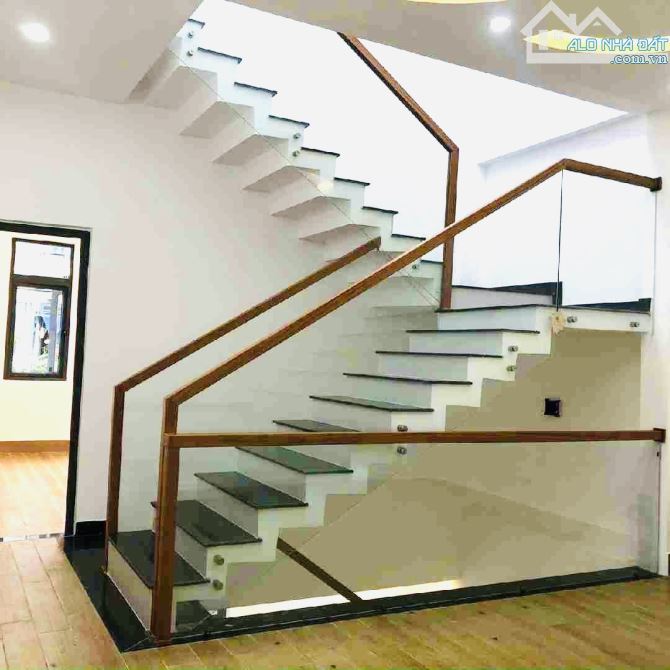 NHÀ 3 TẦNG SIÊU THOÁNG - MẶT TIỀN SÁT NGUYỄN TẤT THÀNH - GẦN HÀ KHÊ - NHỈNH 6.x TỶ - 8