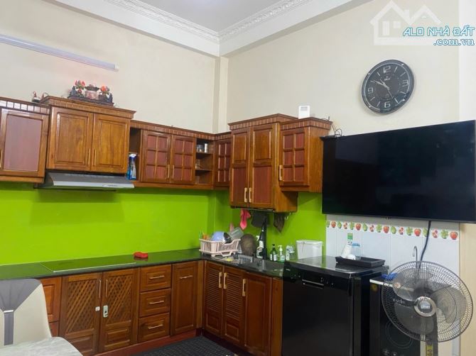 SẬP HẦM NHÀ 3 TẦNG 3 MÊ[5PN]_ĐƯỜNG TRIỆU QUỐC ĐẠT_DT 110M2_NGANG 5M_NHỈNH 7 TỶ - 8