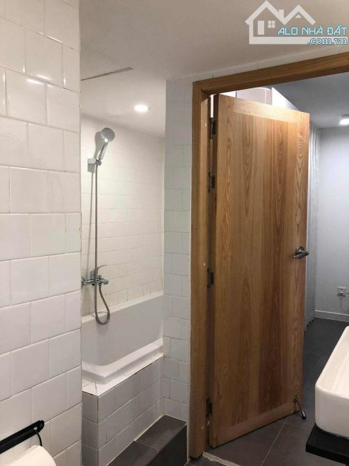 Nhà đẹp Tô Hiến Thành_ P15, Q10 . 5 tầng. 5.3m x 7 m. Giá 6.8 tỷ - 8
