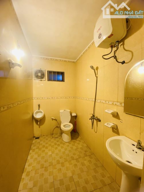Nhà 2 tầng 3 phòng ngủ view phố đi bộ ven sông Nguyễn Lộ Trạch - 8