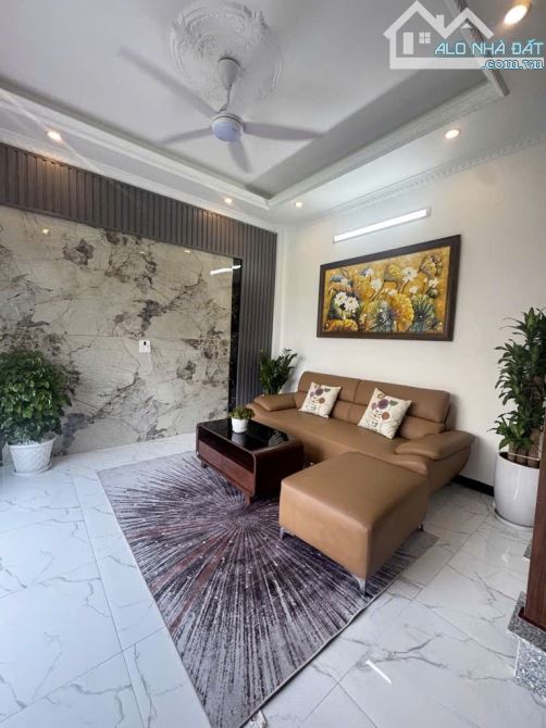 Bán nhà mới Phúc Lợi- 5 tầng ngõ nông và thông! - 8