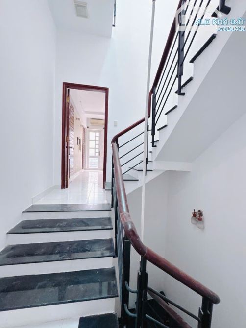 CĂN HỘ DỊCH VỤ CÓ 5 TỶ  TRUNG TÂM Q4 HẺM XE HƠI NGANG 5M - 9