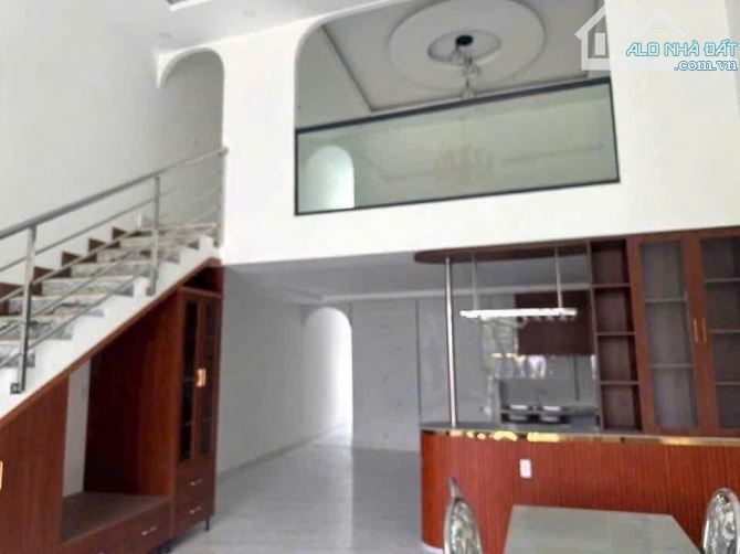 Nhà chợ Nhựt Chánh Bến Lức nở hậu đường 6m nhựa chỉ 1tỷ8 - 9