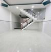 Chủ Kẹt, Cần Bán Nhà 3 Tầng, 70m2, Giá 4,2 tỷ, Hẻm Xe Hơi, Ngay BV Bình Tân