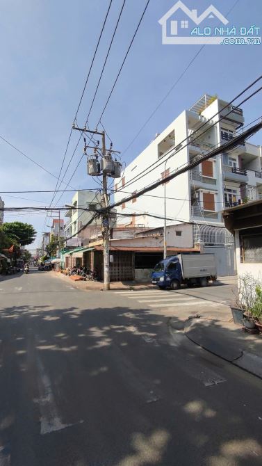 Bán nhà căn góc MTKD Hoàng Thiều Hoa Tân Phú 8x13m cấp 4 giá 15 tỷ TL (gần chợ Cây Keo)