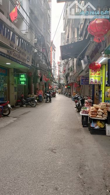 BÁN NHÀ XUÂN THỦY 50m2 - HAI THOÁNG + GARA Ô TÔ - VĂN PHÒNG + KINH ĐỈNH CAO - 3