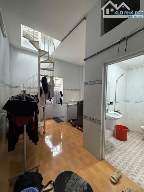 Nhà bán, An Phú Đông , Vườn lài, 4m x 15m , 3 tầng , 4 phòng ngủ , giá 6. tỷ thương lượng - 1