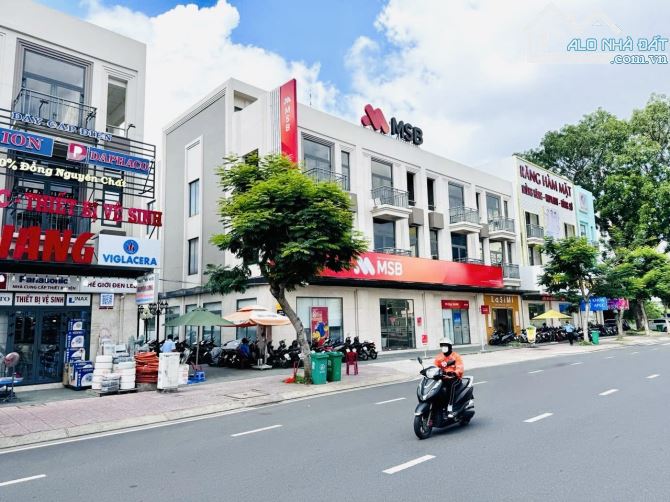 Chỉ 30 Tỷ-Sở Hữu Ngay Lô Đất 150m2(10mx15m) Mặt Tiền Kinh Doanh Lê Văn Việt,Quận 9