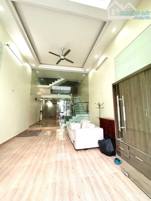 Nhà 4 tầng mặt ngõ 231 Văn Cao full nội thất cho thuê