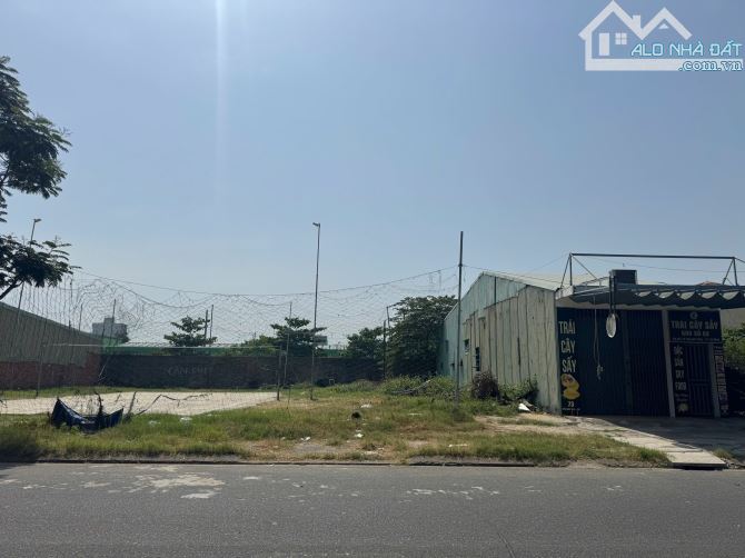 Bán đất đường 10m5 Trần Anh Tông - gần biển NTT cách 50m