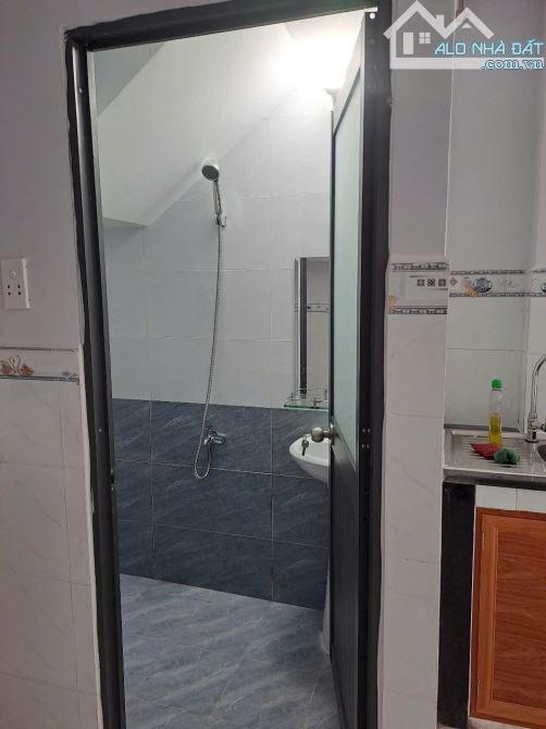 Nhà vi bằng 3x10m - 1 lầu 2 phòng ngủ mặt tiền kinh doanh Hóc môn  chỉ  1.95 tỷ - 2