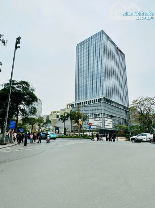 Phố Trịnh Công Sơn ĐI NHẸ RA MẶT HỒ - VỊ TRÍ VÀNG HIẾM NHÀ BÁN SỔ ĐẸP - THIỆN CHÍ