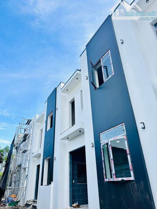 Nhà 1 trệt 1 lầu hẻm 18 Hồ Trung Thành thông hẻm 71 Lê Hồng Phong thổ cư hoàn công