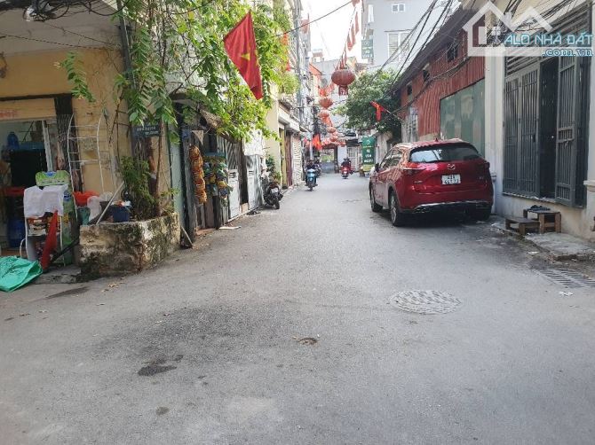 Bán nhà 103m2 ngõ thông ô tô qua vào nhà phố Ngọc Hồi - 4