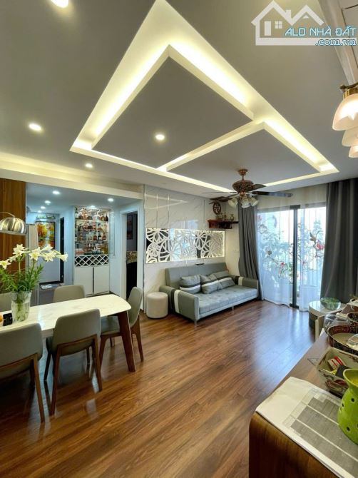 Cần bán CH 2 phòng ngủ tầng trung chung cư FLC 36 Phạm Hùng, trung tâm Mỹ Đình, full nthất