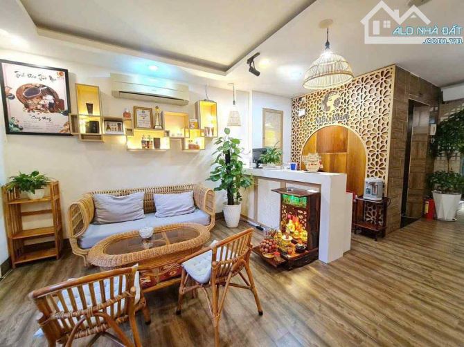 Bán nhà mặt tiền Trần Bình Trọng, 6 tầng có thang máy