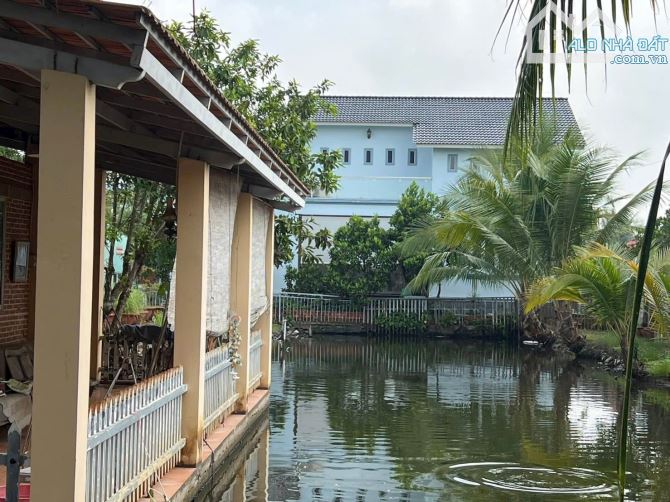 biệt thự mặt tiền DT826, xã Mỹ Lệ, Cần Đước  3000m2 có thổ cư