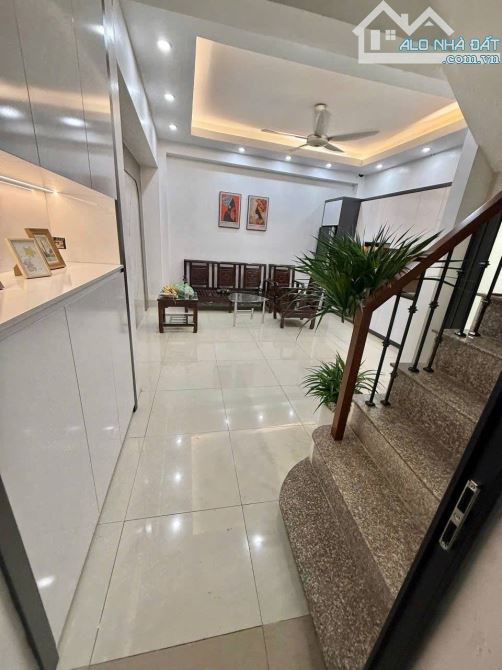 BÁN NHÀ 5 TẦNG NGAY TRUNG TÂM ĐỐNG ĐA, Ô TÔ ĐỖ CỔNG, 30m2, MT 6m GIÁ CHỈ 6.92 TỶ