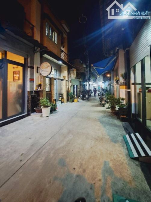 Bán nhà Bà Hom Quận 6, 73m2 (4.7x13m, nở hậu 7m), 2 tầng, 3PN, SHR, giá 5.2 tỷ
