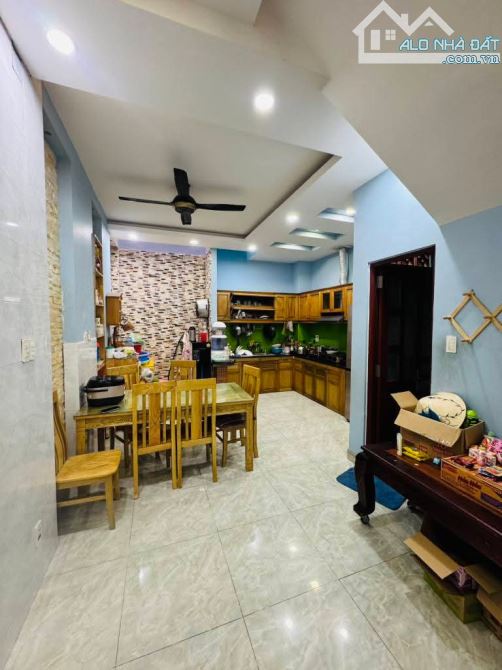 GẤP BÁN NHÀ  MẶT TIỀN KINH DOANH NGAY KHU TÊN LỬA-NGANG 4,5M,3 TẦNG 68M2(4.5×15),Chỉ 7.8 t