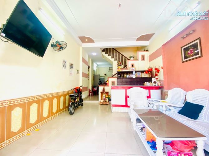 Bán nhà 3 tầng kinh doanh đường Trần Xuân Lê, dt 100m2, ngang 5m, xây kiên cố