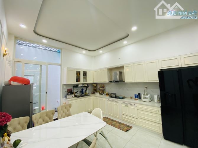 Bán nhà đường Gò Ô Môi liền kề Phú Mỹ Hưng rộng và thoáng kdc văn minh.