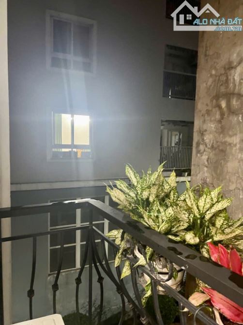 Lạc Long Quân,Tây Hồ 52m2, 5 tầng, 11,5 tỷ - Gần Hồ Tây
