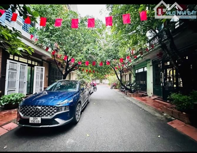 Cần bán nhà liền kề khu Liên Cơ Mỹ Đình Nguyễn Cơ Thạch, 5tầng thang máy full nội thất.