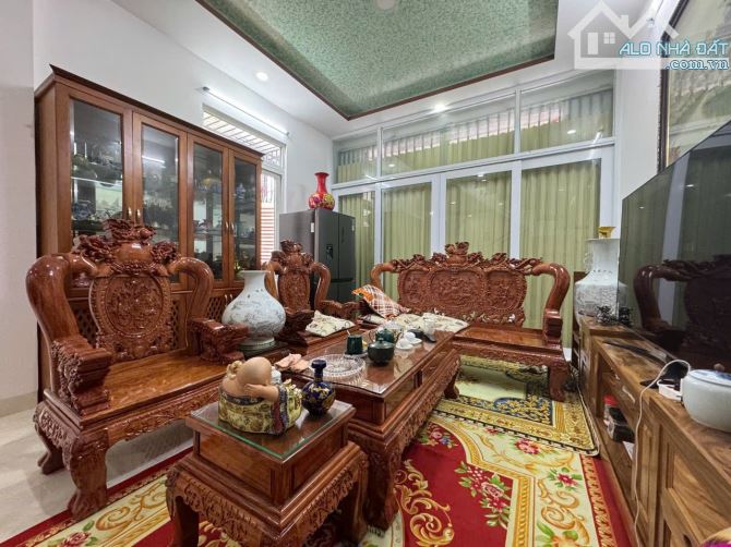 🏡 BÁN NHÀ 2 TẦNG ĐẸP VĨNH THẠNH – FULL NỘI THẤT GỖ CAO CẤP – OTO VÀO TẬN CỬA