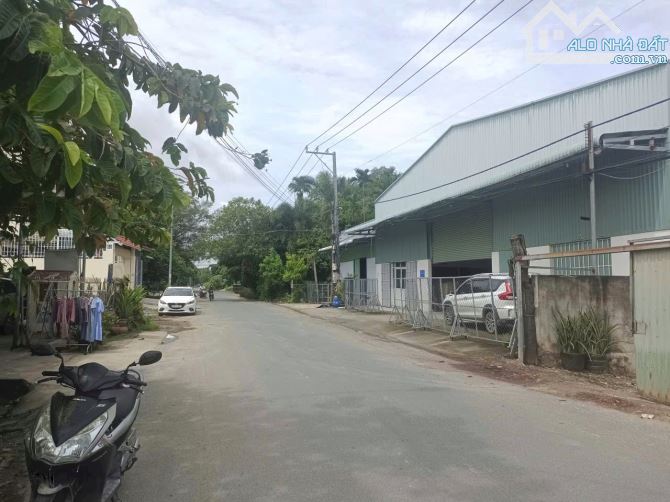 Bán nhà xưởng hơn 1600m2, mặt tiền đường Bình Nhâm 07, Gần nhà Hàng Dìn Ký Cầu Ngang