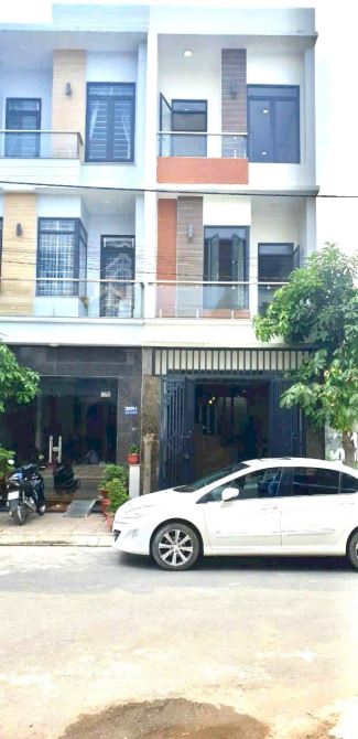 Bán nha 3 tầng. Sát làng đại học quốc gia  đông hoà HCM