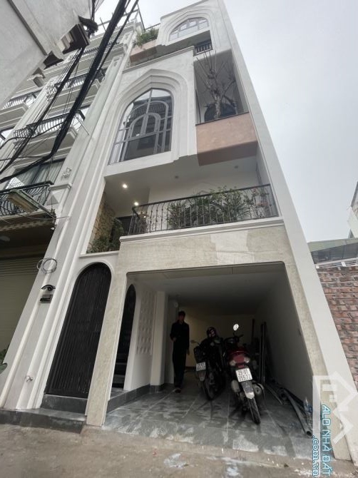 💎💎💎 🏡 ĐẸP ĐỘC LẠ nhà PHỐ TRẠM, Long Biên, Ô TÔ vào nhà, nhỉnh nhẹ 9 tỷ.