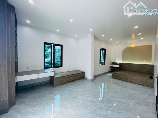 Bán nhà 4 tầng lô góc, phường phúc khánh, hướng tây nam