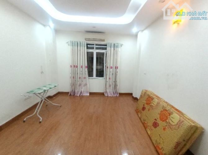 Bán nhà Giáp Nhị 25m2 x 4T. Ngõ thẳng 3 Gác. Nhà xây khung cột. Giá 3 tỷ 450.