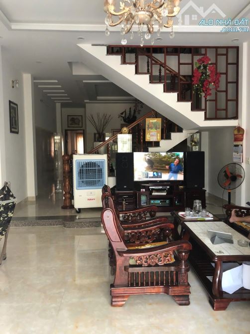 Bán nhà 2 tầng MT Vũ Mộng Nguyên Giá 15 tỷ 5x20.1=104m Hướng Đông Bắc