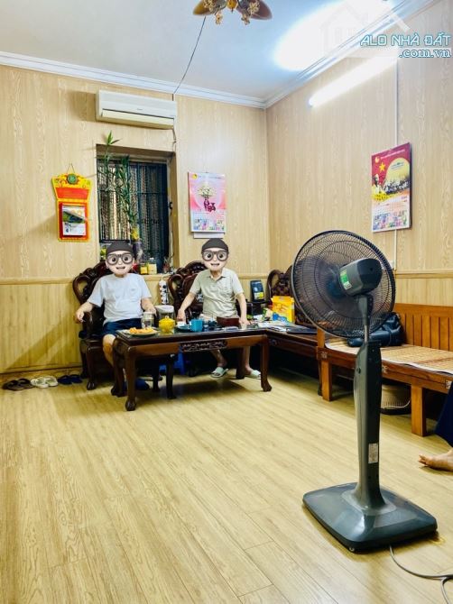 Bán căn hộ tập thể đặng tiến đông tt đống đa tầng một kinh doanh sầm uất