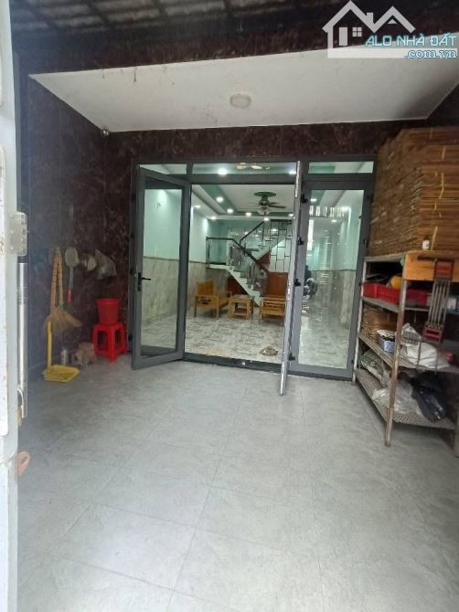 Nhà 2 Tầng gần mặt tiền ĐÔNG HƯNG THUẬN 41, DT 81m2 ( 4 x 21), hẻm 4m nhà đẹp ở ngay.