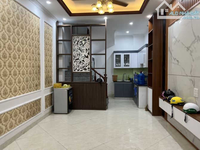 Siêu Hiếm Bán nhà Vũ Xuân Thiều - 5 tầng - xây mới - ngõ ô tô thông nhỉnh 5 tỷ