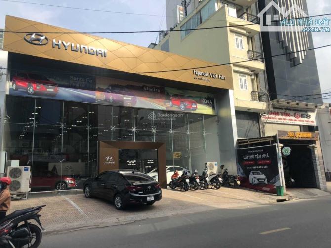 Gia đình tôi cần bán nhà mặt tiền Nguyễn Khắc Nhu, P. Cô Giang, Quận 1 DT: 11mx30m cấp 4