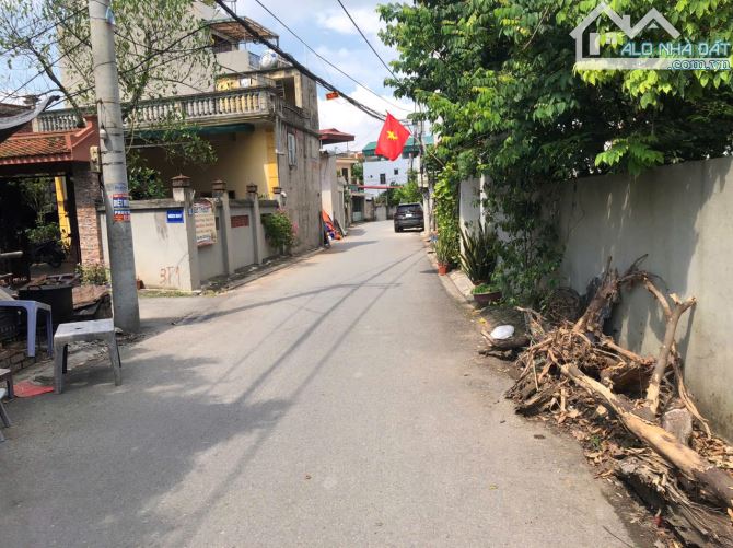 BÁN ĐẤT ĐÔNG DƯ BÁT TRÀNG HÀ NỘI Ô TÔ ĐỖ CỬA NGỦ TRONG ĐẤT DT 50M GIÁ 4.8 TỶ
