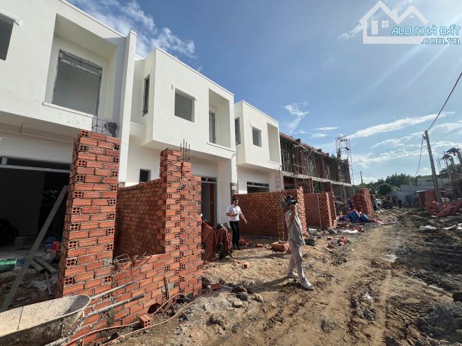 NHÀ LẦU GẦN HOÀN THIỆN GIÁ CỰC MỀM NGAY TRUNG TÂM