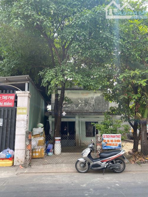 24 tỷ TL, Đất 5x20m Mặt tiền Quốc Hương, Thảo Điền, CTXD Hầm + 7 Tầng