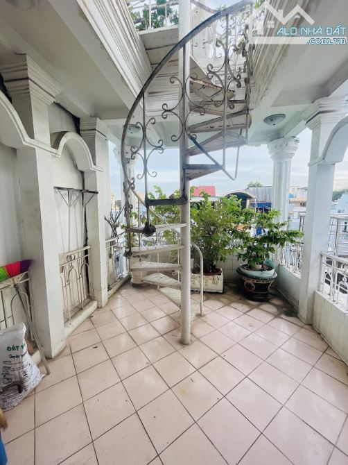 💥 MẶT TIỀN KINH DOANH NGAY CHỢ – NHẬT TẢO Q.10 💥  📍 Nhật Tảo, P.4. 📐 DT: 26m²