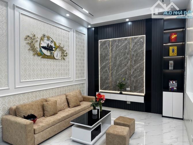 Bán nhà Ô chợ dừa, khu phân tô tải đỗ cửa, diện tích 36.9m2, 4 tầng, 4m mặt tiền, giá 10T