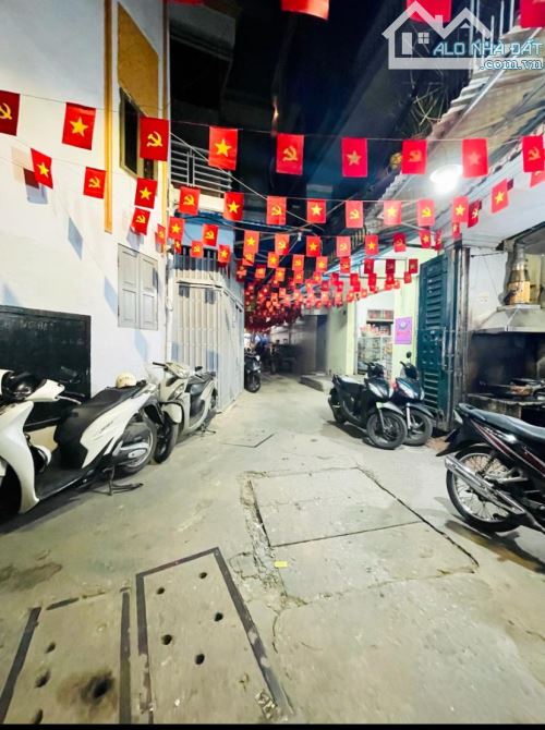 NHÀ HÀO NAM 32m2, 4T, 4PN 💥NGÕ THÔNG - 3 MẶT THOÁNG - MẶT TIỀN ĐẸP - SỔ VUÔNG